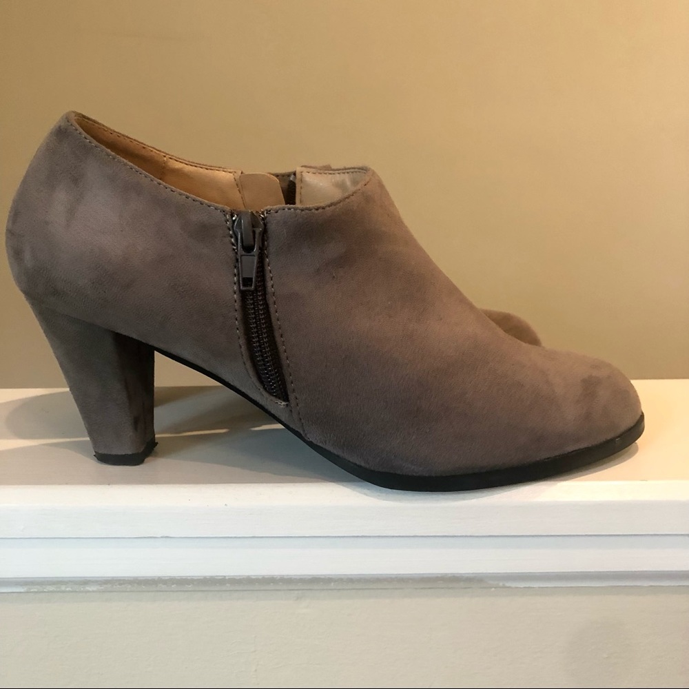 Journee Collection "Sanzi" shooties
